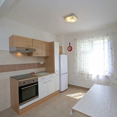 2bdr App With Wifi, 199 Vinež
