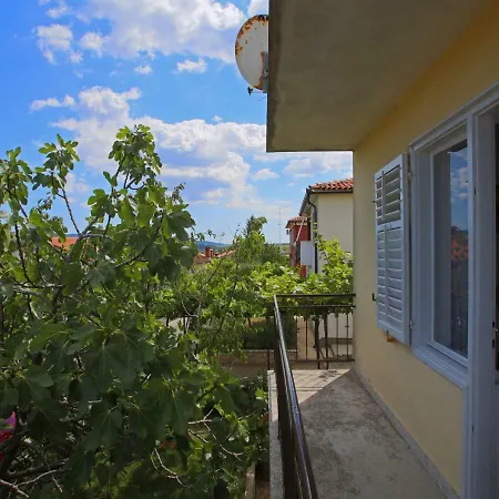 Apartament 2bdr App With Wifi, 199 Vinež