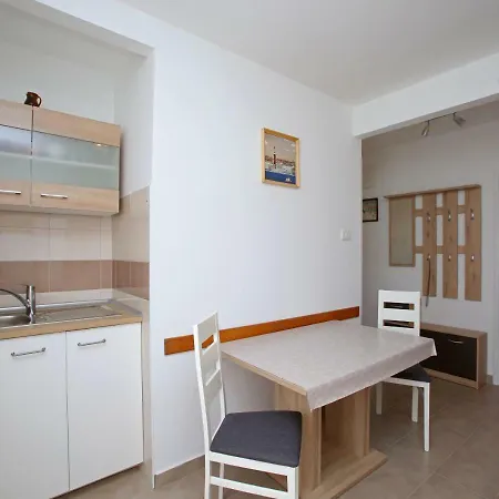 2bdr App With Wifi, 199 Apartament Vinež